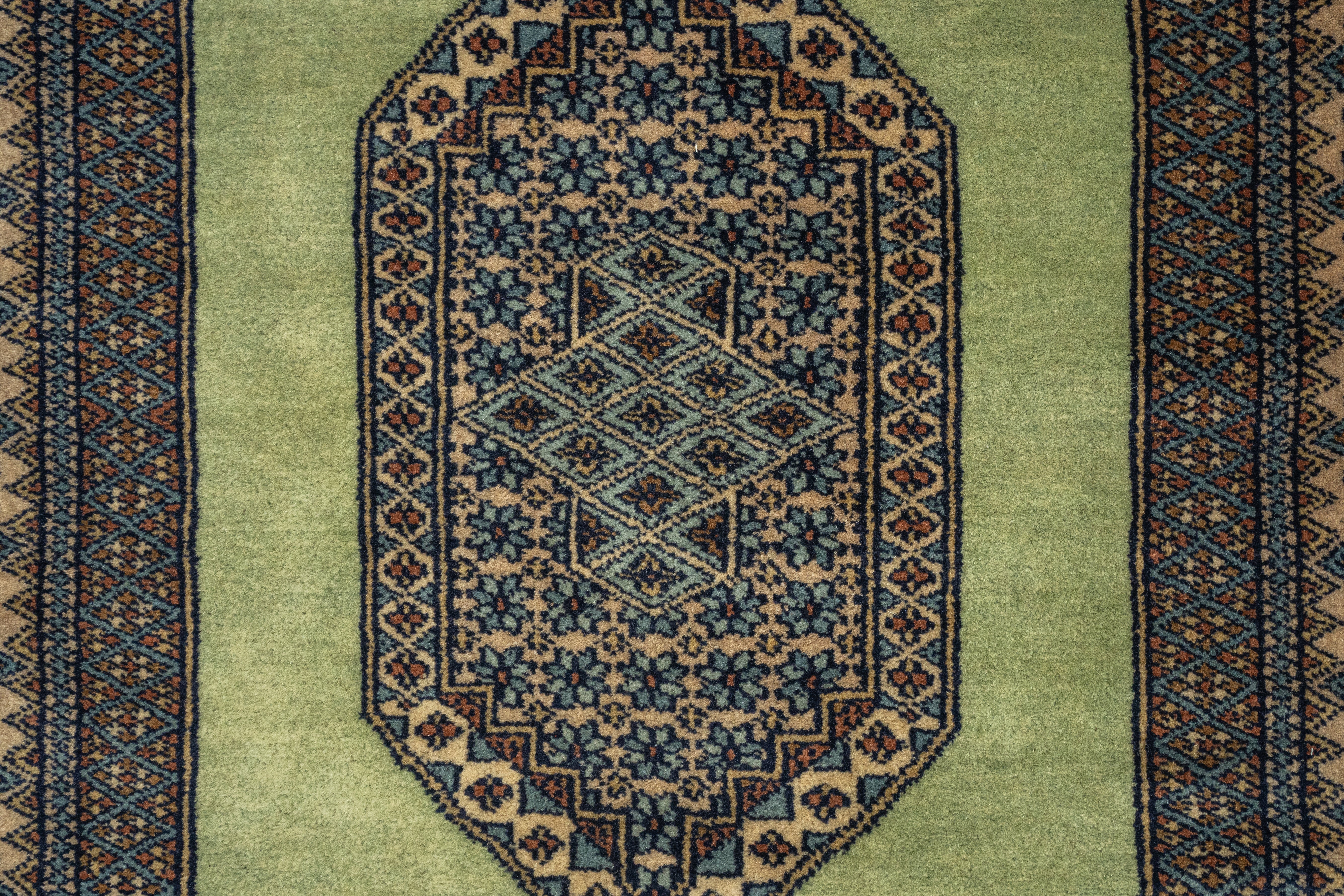 Handknotted Modern Carpet DIA- Single Weft, Green Mix Persian Design